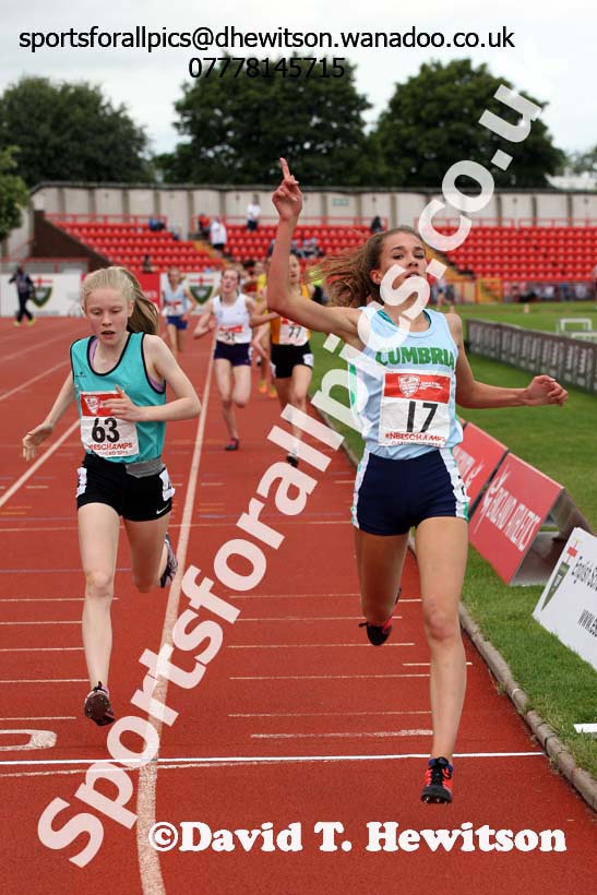 Junior girls 1500 metres, English Schools Track and Field. Photo: David T. Hewitson/Sports for All Pics